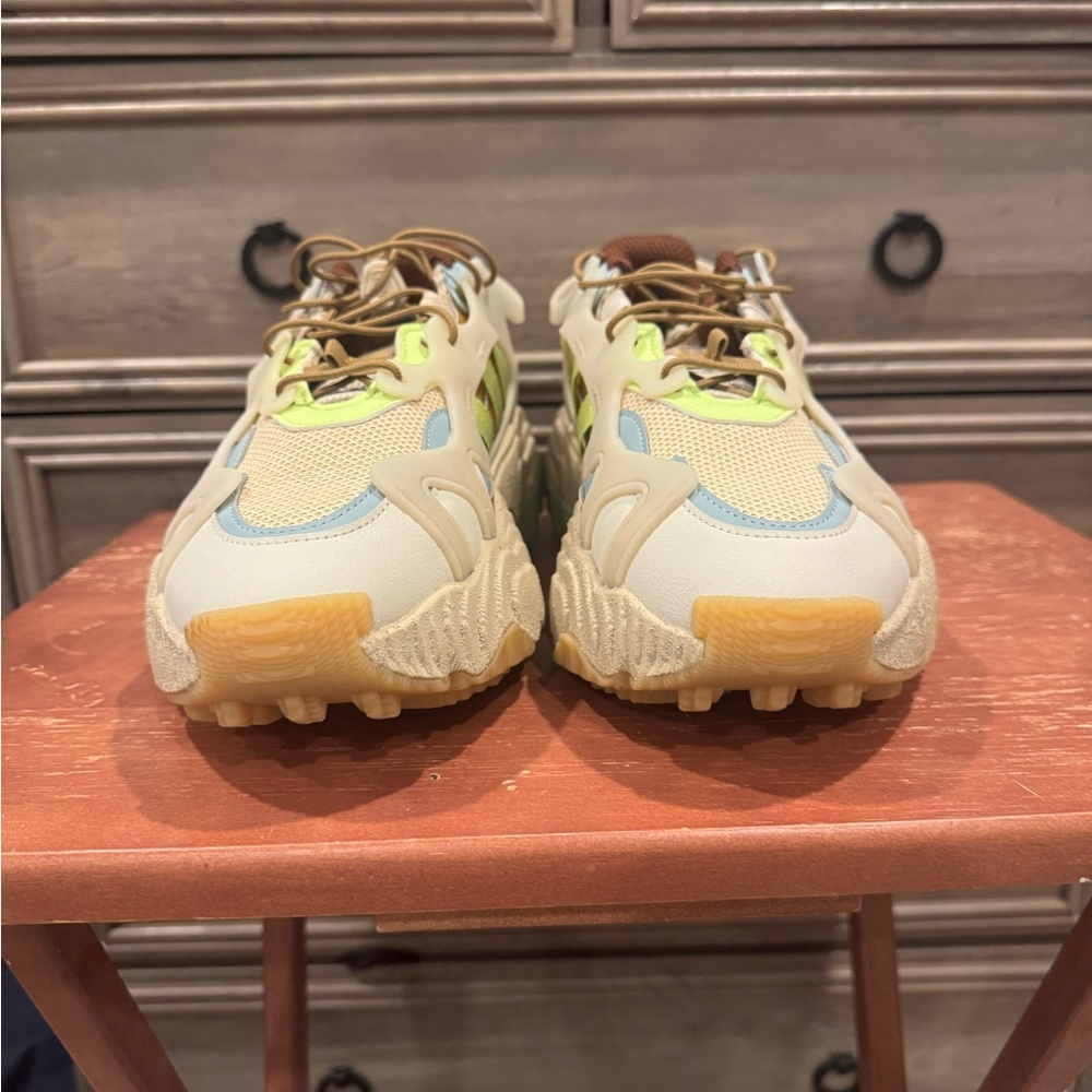 Stylish Adidas Roverend Chunky Sneakers